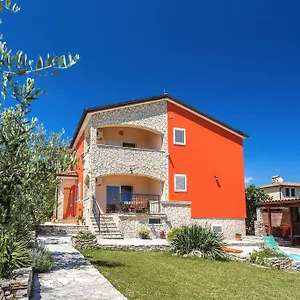 Orange Apartment Medulin